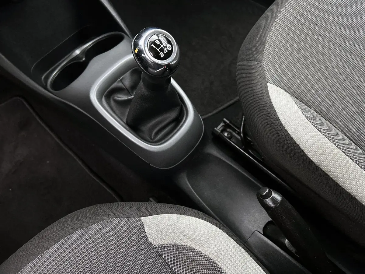 1.0 VVT-i x-play 1e Eigenaar | Origineel Nederlands | Achteruitrijcamera | Cruise Control