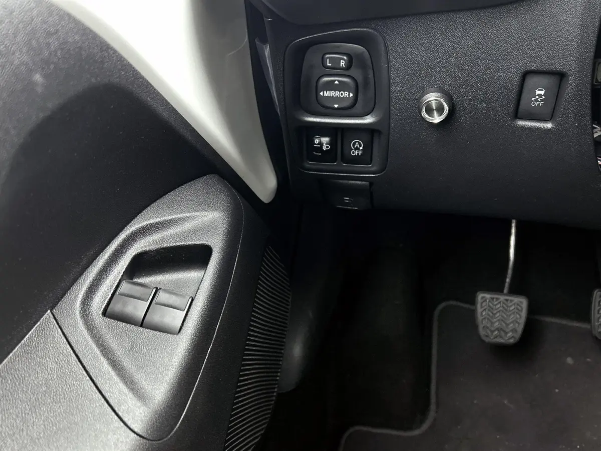 1.0 VVT-i x-play 1e Eigenaar | Origineel Nederlands | Achteruitrijcamera | Cruise Control