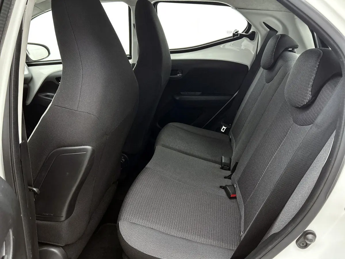 1.0 VVT-i x-play 1e Eigenaar | Origineel Nederlands | Achteruitrijcamera | Cruise Control
