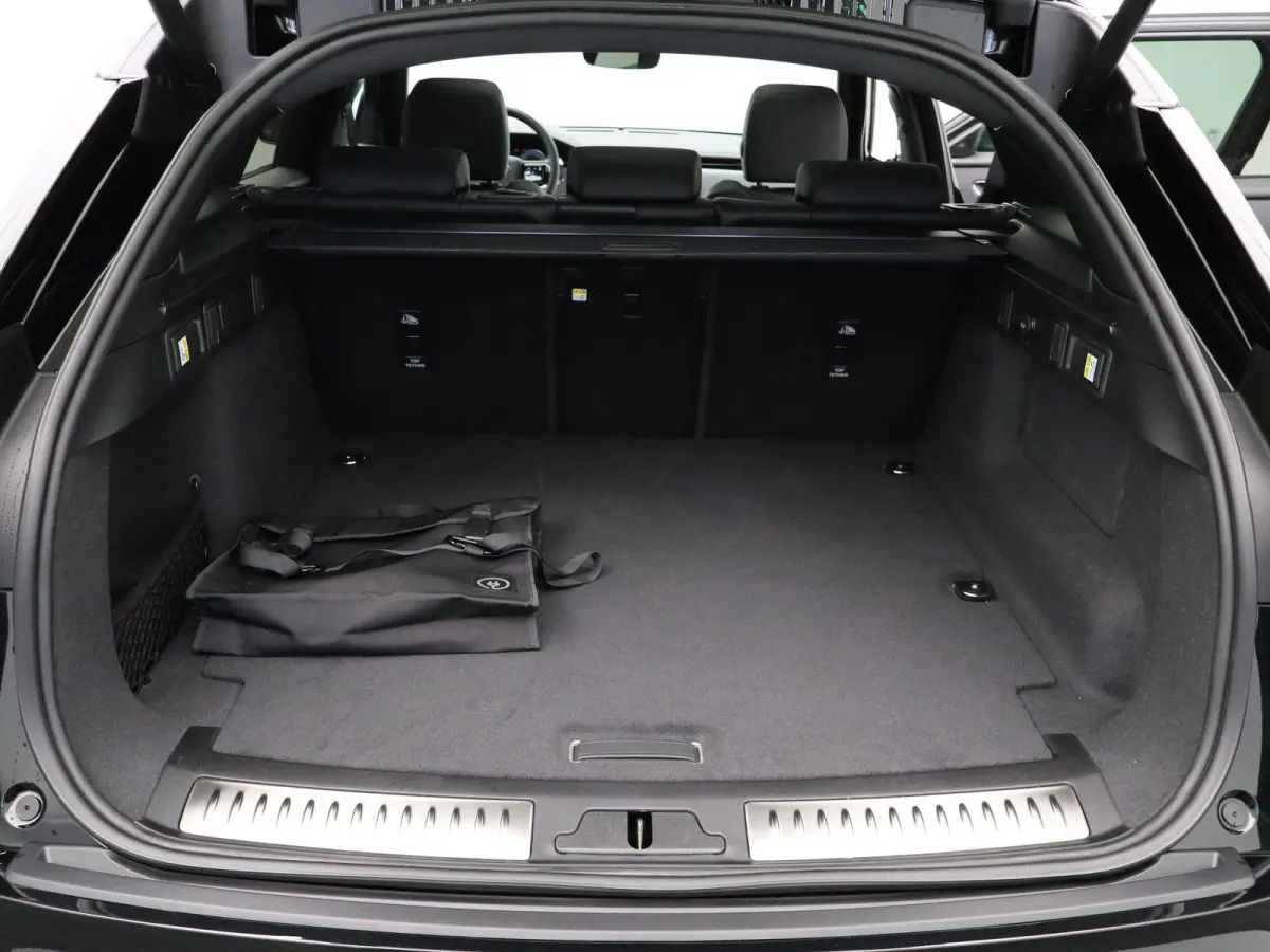 2.0 P400e AWD Dynamic SE PHEV | MY26.5 | Panoramisch schuifdak | 21'' Gloss Black | Cold Climate Pack