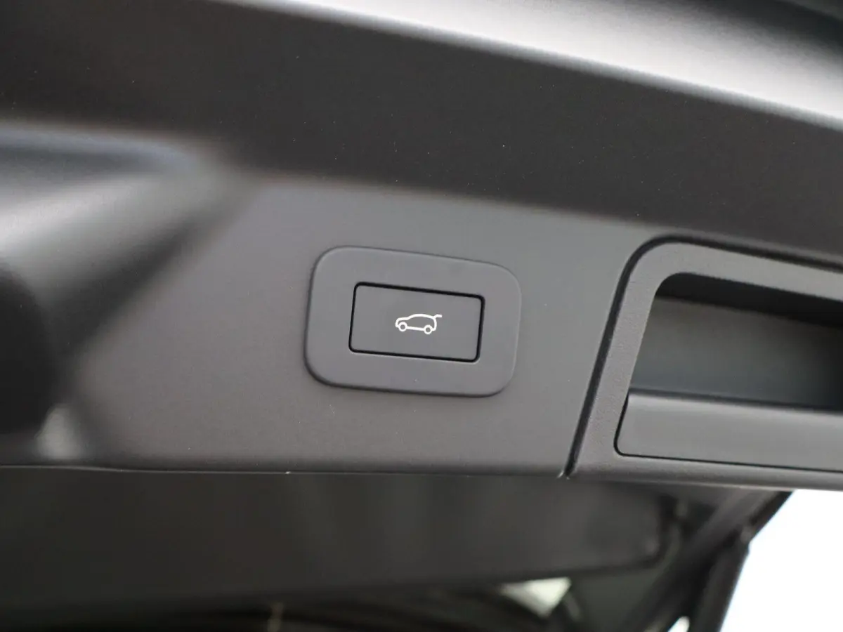 2.0 P400e AWD Dynamic SE PHEV | MY26.5 | Panoramisch schuifdak | 21'' Gloss Black | Cold Climate Pack