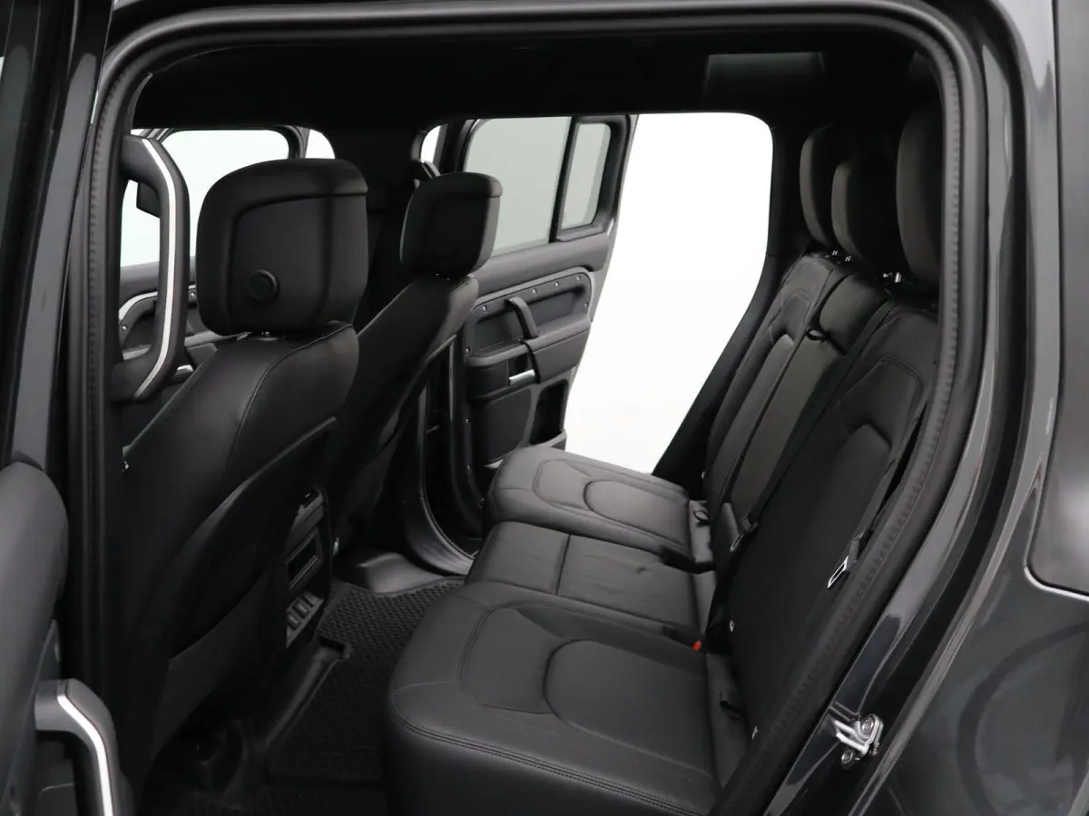 2.0 P300e 110 X-Dynamic HSE | 22'' | Urban spoiler | Meridian Surround |  Koelvak