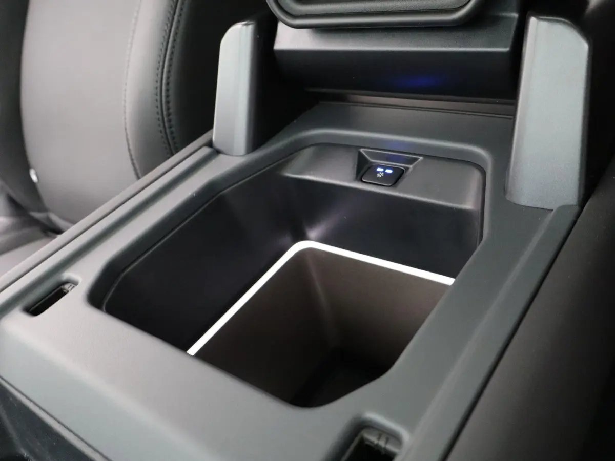 2.0 P300e 110 X-Dynamic HSE | 22'' | Urban spoiler | Meridian Surround |  Koelvak