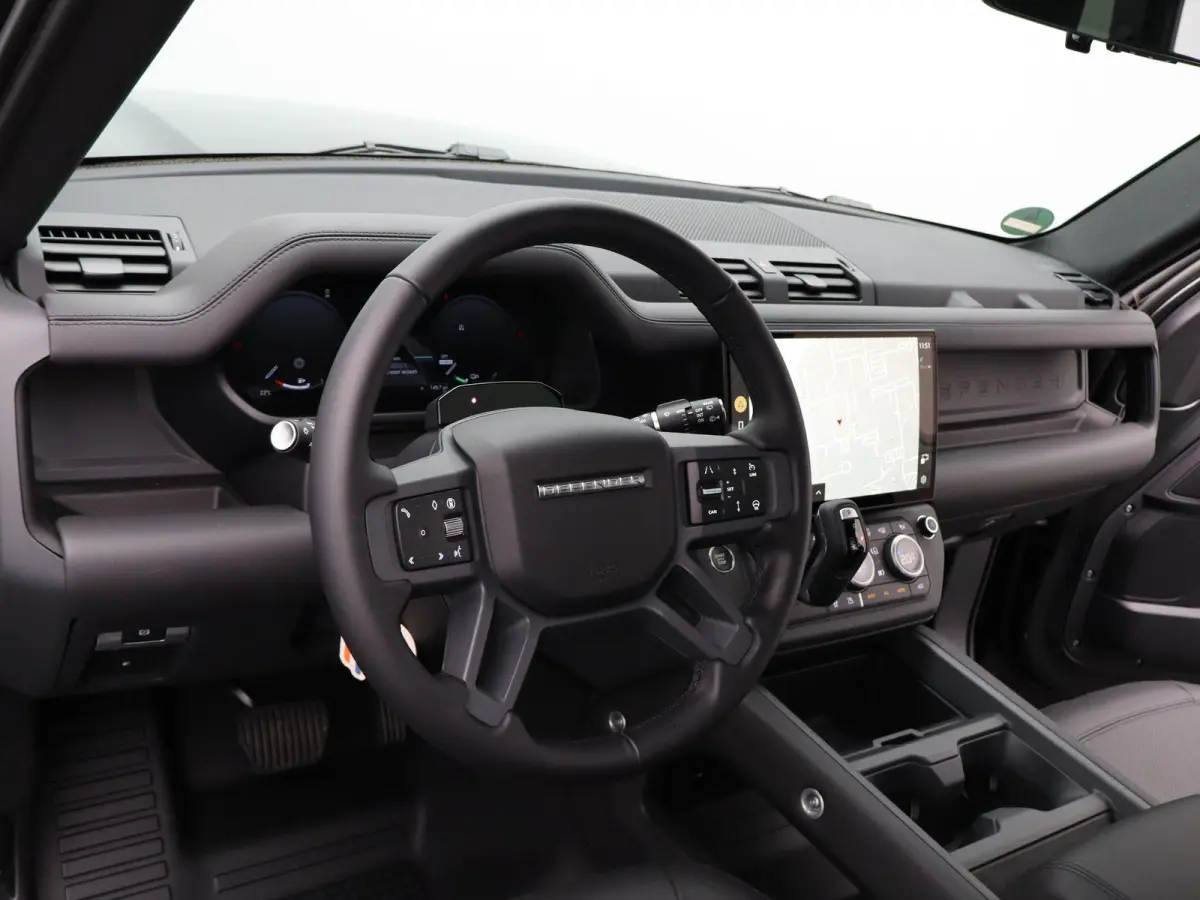 2.0 P300e 110 X-Dynamic HSE | 22'' | Urban spoiler | Meridian Surround |  Koelvak