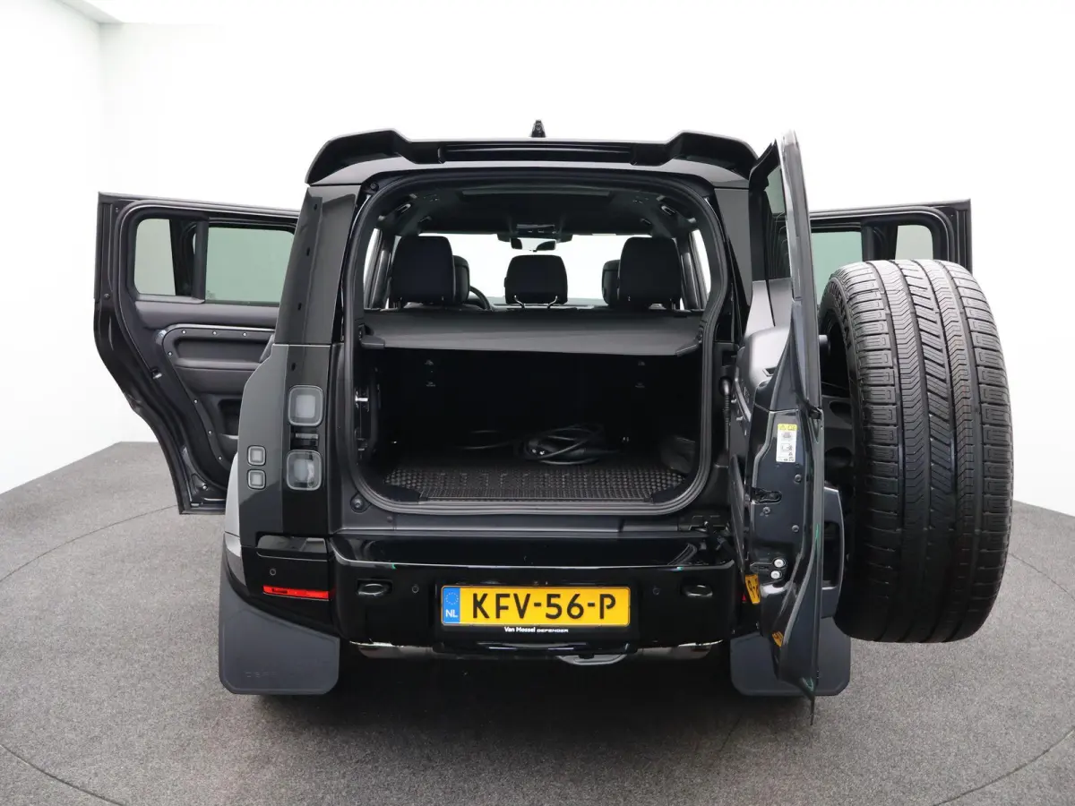 2.0 P300e 110 X-Dynamic HSE | 22'' | Urban spoiler | Meridian Surround |  Koelvak