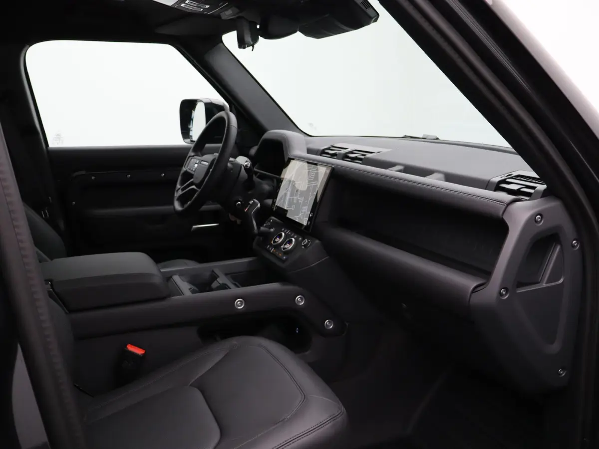 2.0 P300e 110 X-Dynamic HSE | 22'' | Urban spoiler | Meridian Surround |  Koelvak