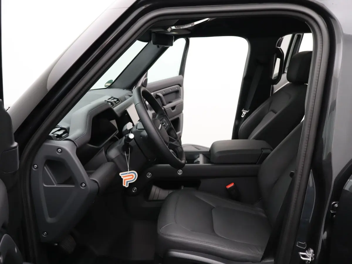 2.0 P300e 110 X-Dynamic HSE | 22'' | Urban spoiler | Meridian Surround |  Koelvak
