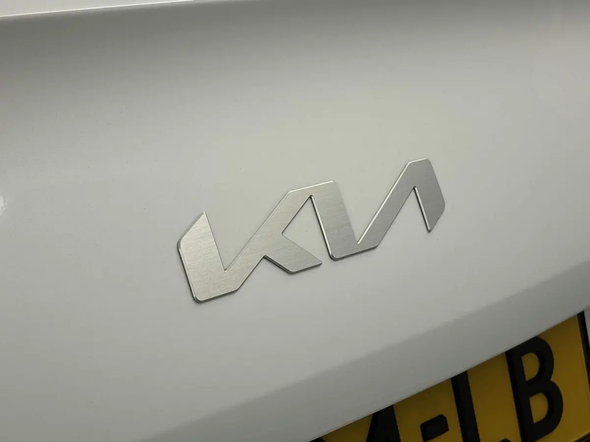 1.6 GDi PHEV ExecutiveLine Origineel Nederlands Voertuig | 94,6% SOH | Automaat | Trekhaak | Panorama en Schuif Kantel Dak | Parkeersensoren Voor en Achter | Achteruitrijcamera | Stoelverwar