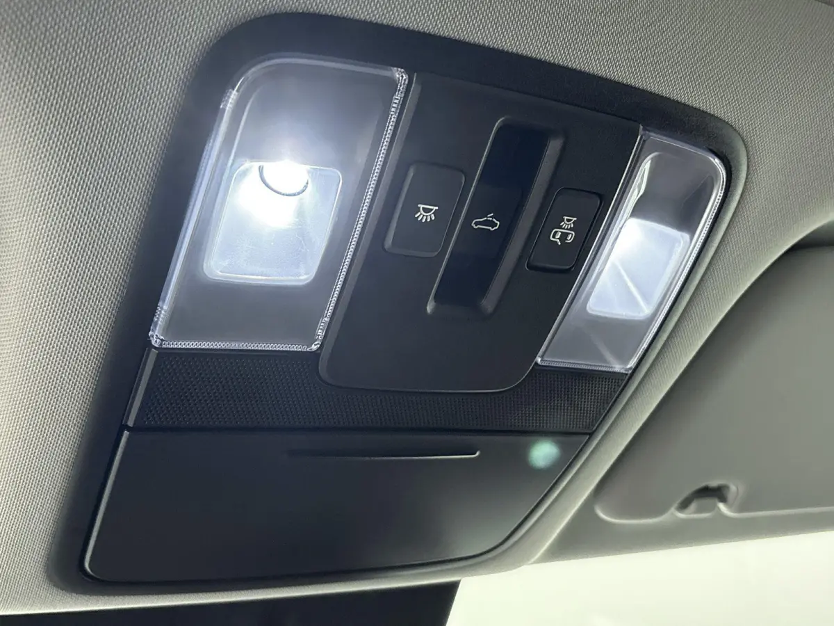 1.6 GDi PHEV ExecutiveLine Origineel Nederlands Voertuig | 94,6% SOH | Automaat | Trekhaak | Panorama en Schuif Kantel Dak | Parkeersensoren Voor en Achter | Achteruitrijcamera | Stoelverwar