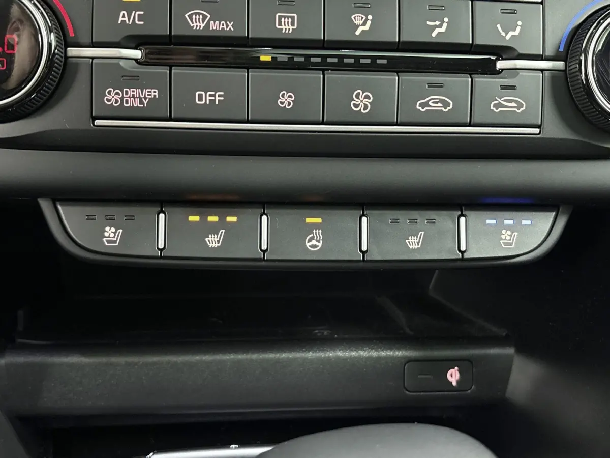 1.6 GDi PHEV ExecutiveLine Origineel Nederlands Voertuig | 94,6% SOH | Automaat | Trekhaak | Panorama en Schuif Kantel Dak | Parkeersensoren Voor en Achter | Achteruitrijcamera | Stoelverwar
