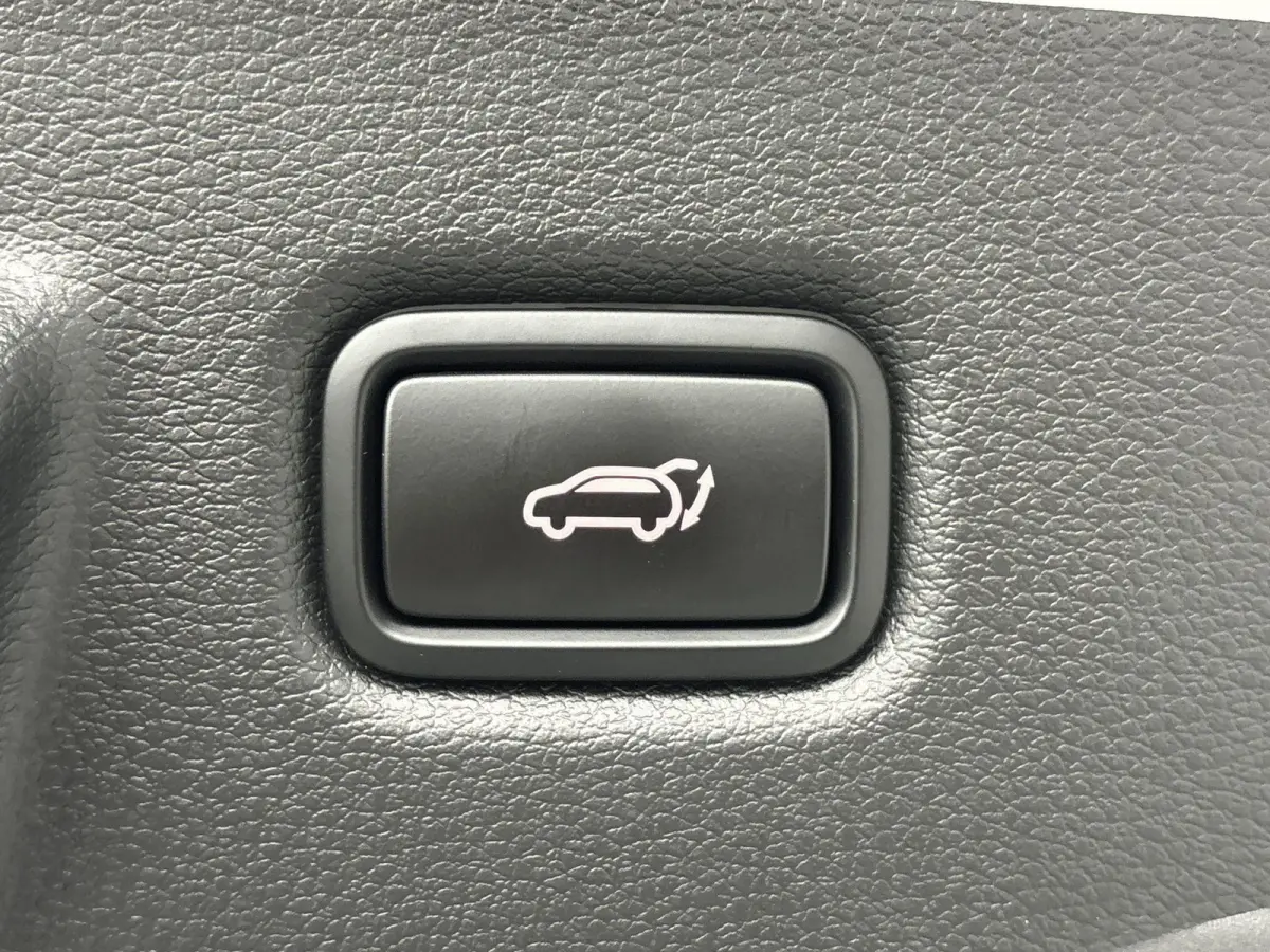 1.6 GDi PHEV ExecutiveLine Origineel Nederlands Voertuig | 94,6% SOH | Automaat | Trekhaak | Panorama en Schuif Kantel Dak | Parkeersensoren Voor en Achter | Achteruitrijcamera | Stoelverwar