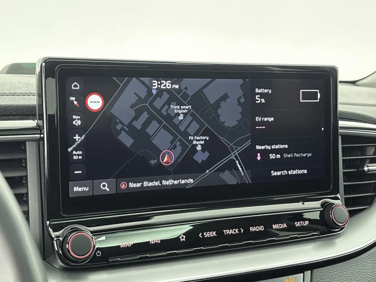 1.6 GDi PHEV ExecutiveLine Origineel Nederlands Voertuig | 94,6% SOH | Automaat | Trekhaak | Panorama en Schuif Kantel Dak | Parkeersensoren Voor en Achter | Achteruitrijcamera | Stoelverwar