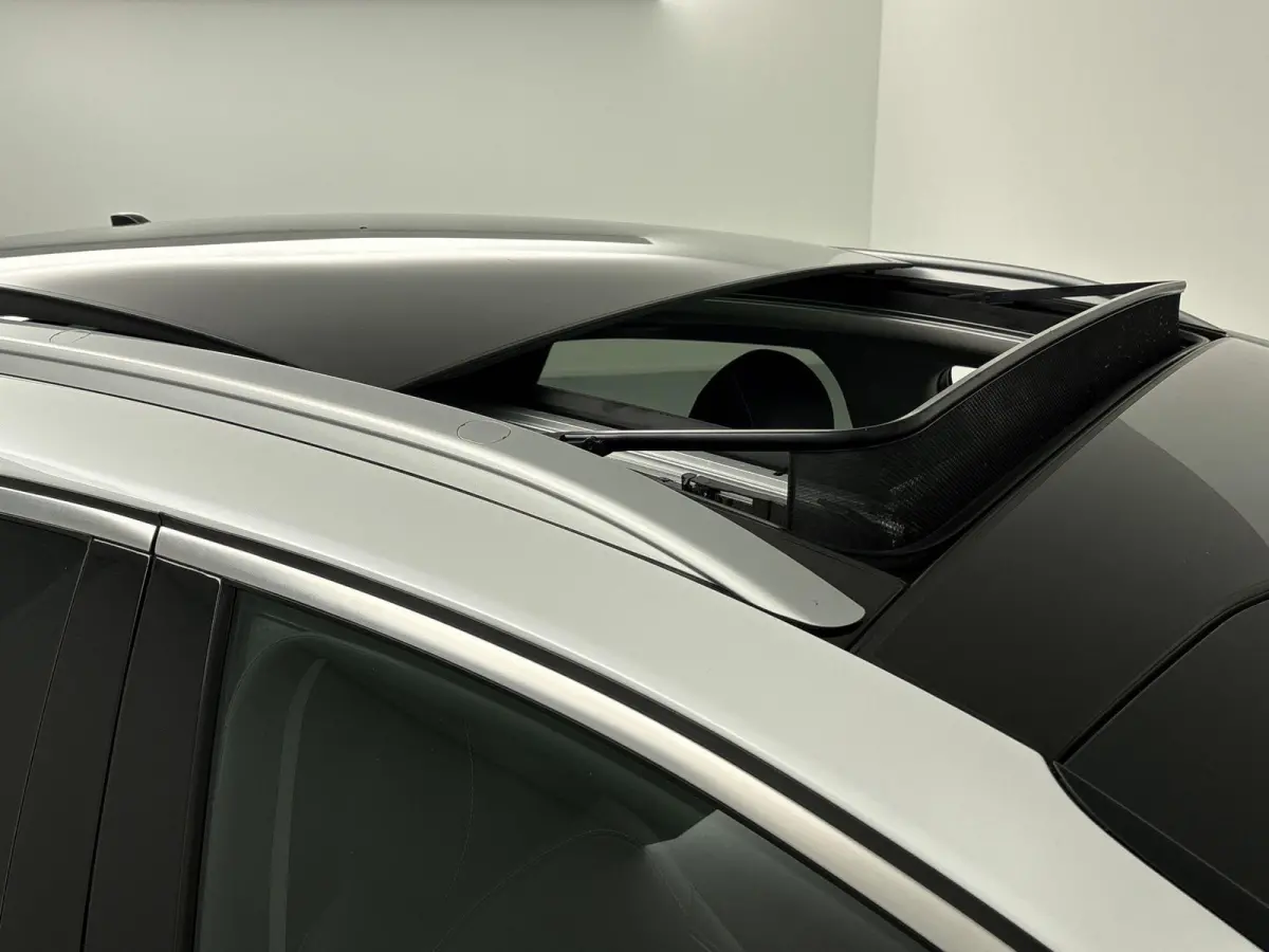 1.6 GDi PHEV ExecutiveLine Origineel Nederlands Voertuig | 94,6% SOH | Automaat | Trekhaak | Panorama en Schuif Kantel Dak | Parkeersensoren Voor en Achter | Achteruitrijcamera | Stoelverwar