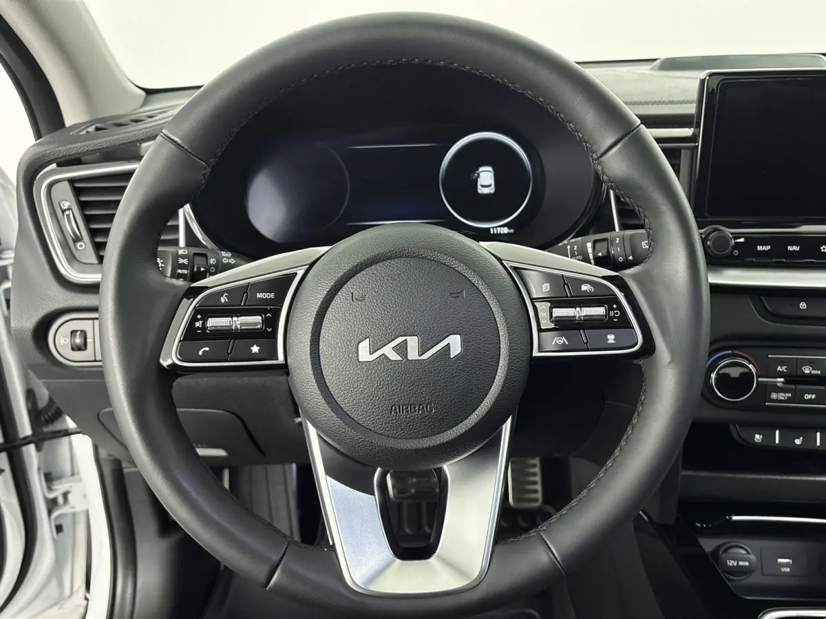 1.6 GDi PHEV ExecutiveLine Origineel Nederlands Voertuig | 94,6% SOH | Automaat | Trekhaak | Panorama en Schuif Kantel Dak | Parkeersensoren Voor en Achter | Achteruitrijcamera | Stoelverwar
