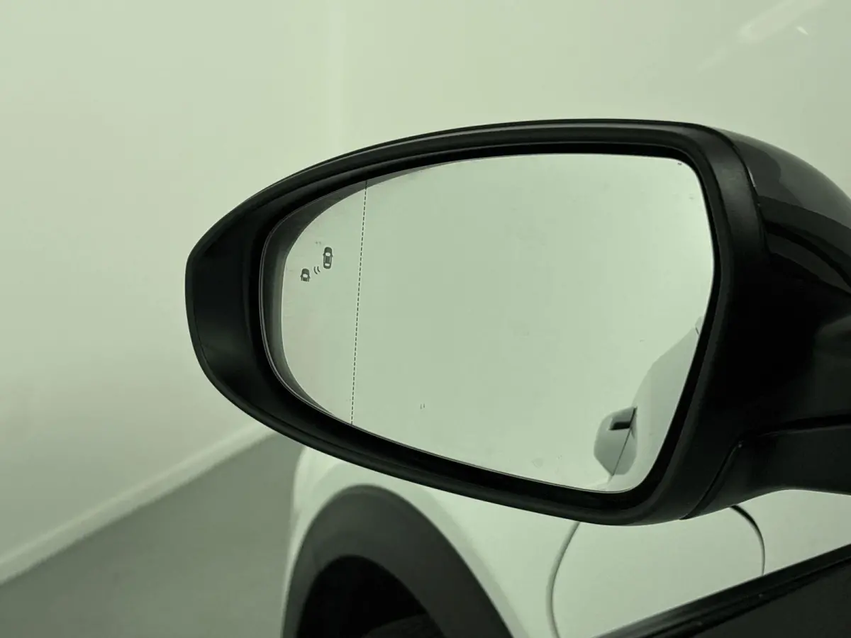 1.6 GDi PHEV ExecutiveLine Origineel Nederlands Voertuig | 94,6% SOH | Automaat | Trekhaak | Panorama en Schuif Kantel Dak | Parkeersensoren Voor en Achter | Achteruitrijcamera | Stoelverwar