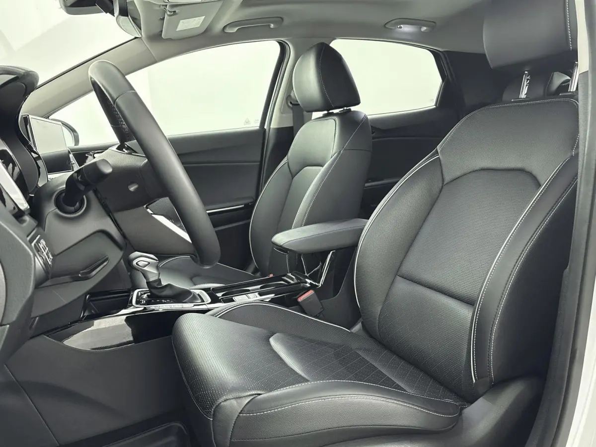 1.6 GDi PHEV ExecutiveLine Origineel Nederlands Voertuig | 94,6% SOH | Automaat | Trekhaak | Panorama en Schuif Kantel Dak | Parkeersensoren Voor en Achter | Achteruitrijcamera | Stoelverwar
