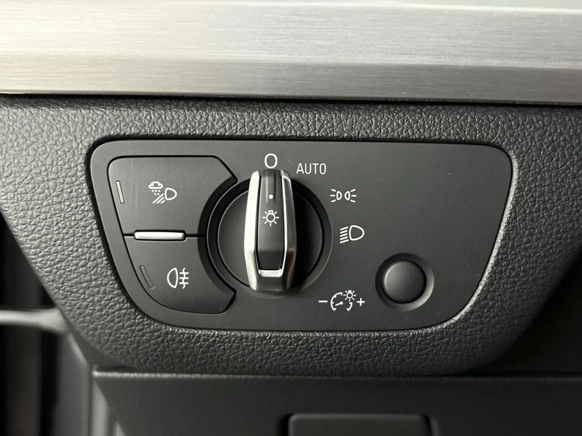 55 TFSI e S edition PHEV | 100% SOH | 1e Eigenaar | Automaat | Stoelverwarming | Panorama en Schuif Kantel Dak | Cruise Control | Achteruitrijcamera