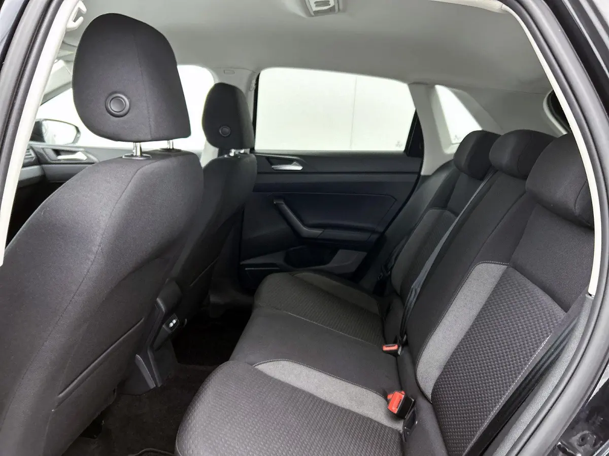 1.0 TSI Life Business 95 PK | Airco | Navigatie | Stoelverwarming | Adaptive Cruise Control | Lane Assist | Parkeersensoren | Lichtmetalenvelgen |