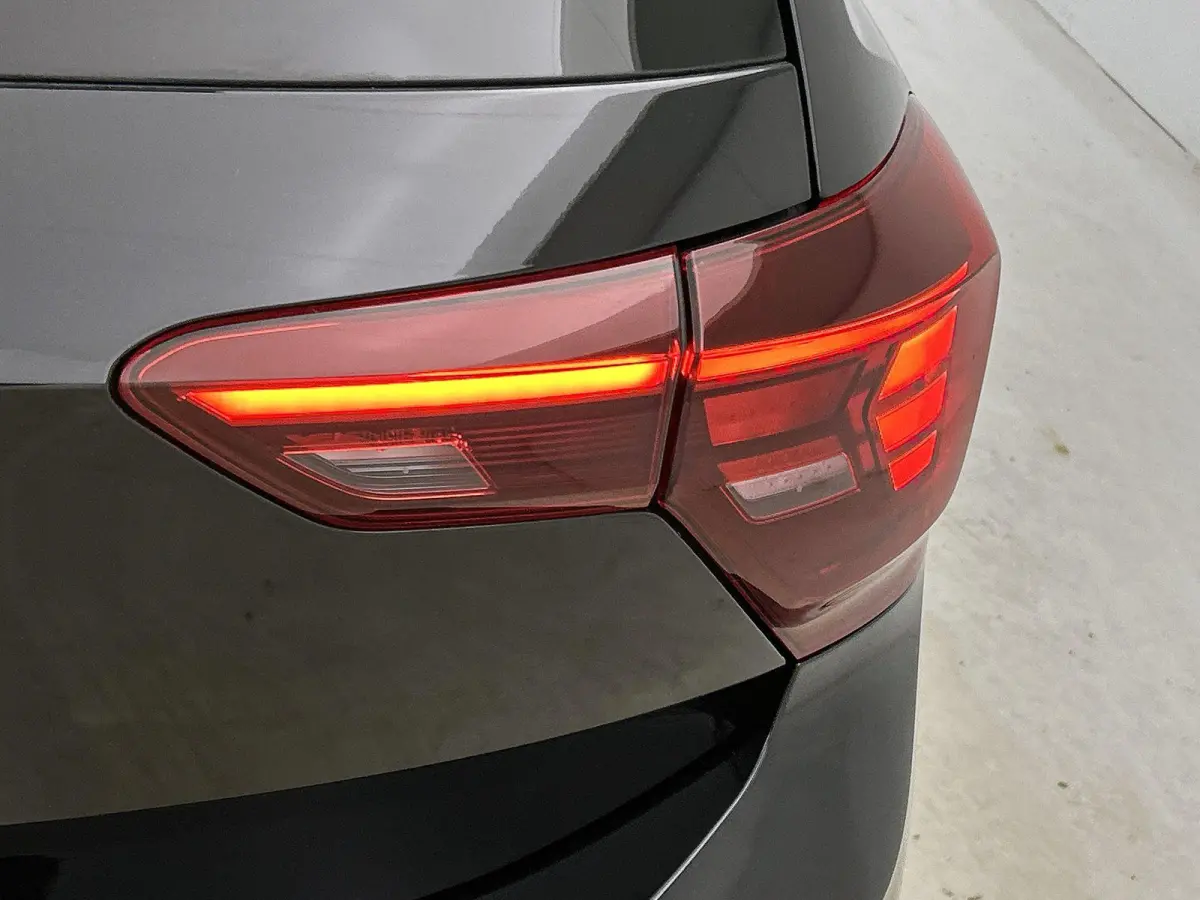 1.0 TSI Life Business 95 PK | Airco | Navigatie | Stoelverwarming | Adaptive Cruise Control | Lane Assist | Parkeersensoren | Lichtmetalenvelgen |