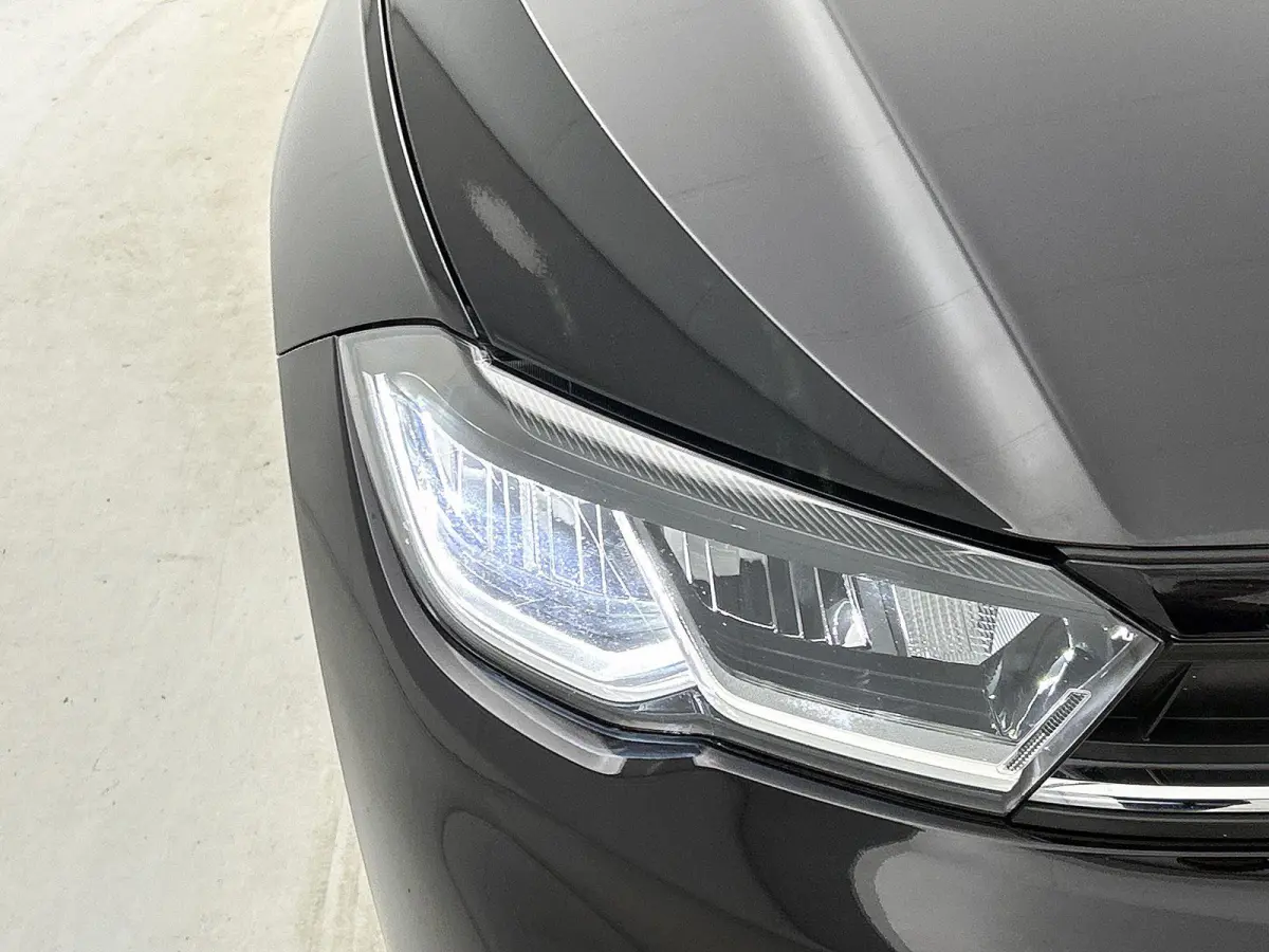 1.0 TSI Life Business 95 PK | Airco | Navigatie | Stoelverwarming | Adaptive Cruise Control | Lane Assist | Parkeersensoren | Lichtmetalenvelgen |