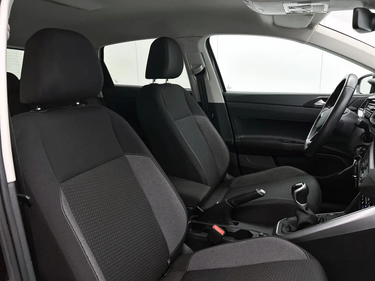 1.0 TSI Life Business 95 PK | Airco | Navigatie | Stoelverwarming | Adaptive Cruise Control | Lane Assist | Parkeersensoren | Lichtmetalenvelgen |
