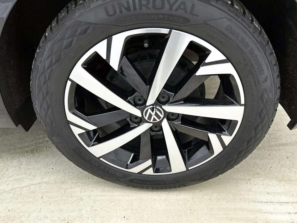 1.0 TSI Life Business 95 PK | Airco | Navigatie | Stoelverwarming | Adaptive Cruise Control | Lane Assist | Parkeersensoren | Lichtmetalenvelgen |