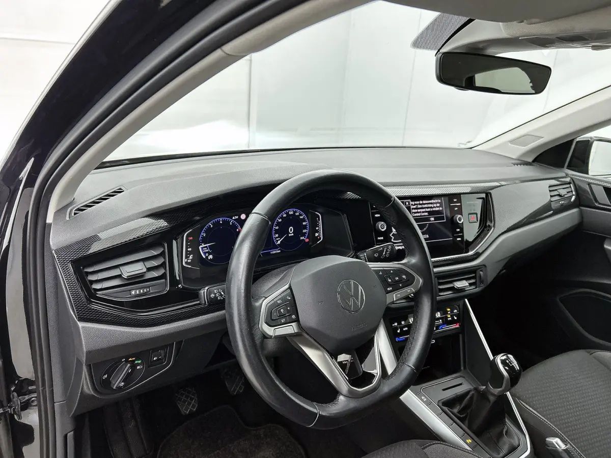 1.0 TSI Life Business 95 PK | Airco | Navigatie | Stoelverwarming | Adaptive Cruise Control | Lane Assist | Parkeersensoren | Lichtmetalenvelgen |