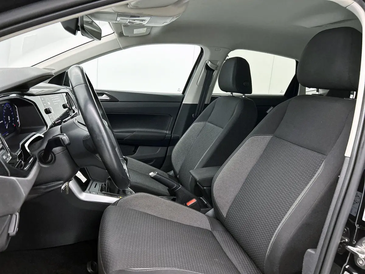 1.0 TSI Life Business 95 PK | Airco | Navigatie | Stoelverwarming | Adaptive Cruise Control | Lane Assist | Parkeersensoren | Lichtmetalenvelgen |