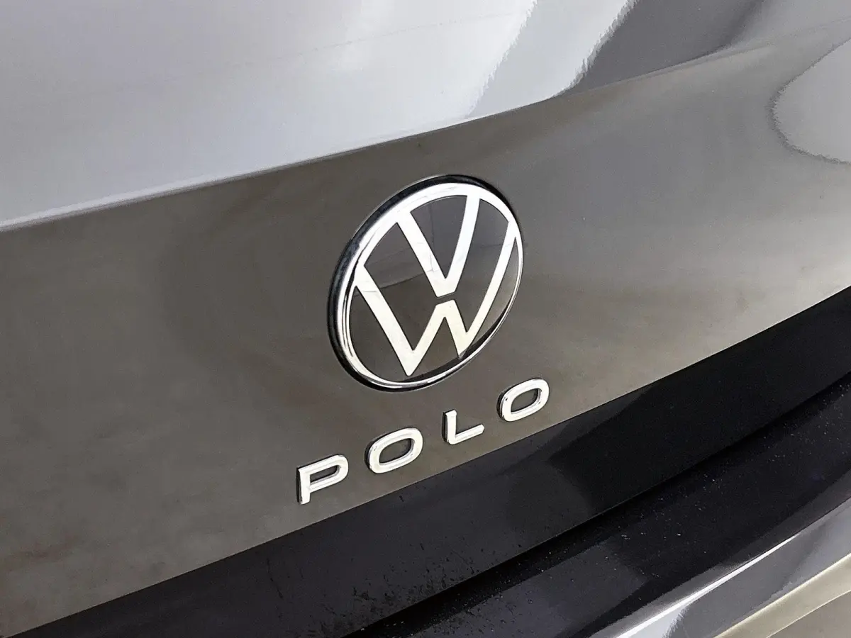 1.0 TSI Life Business 95 PK | Airco | Navigatie | Stoelverwarming | Adaptive Cruise Control | Lane Assist | Parkeersensoren | Lichtmetalenvelgen |