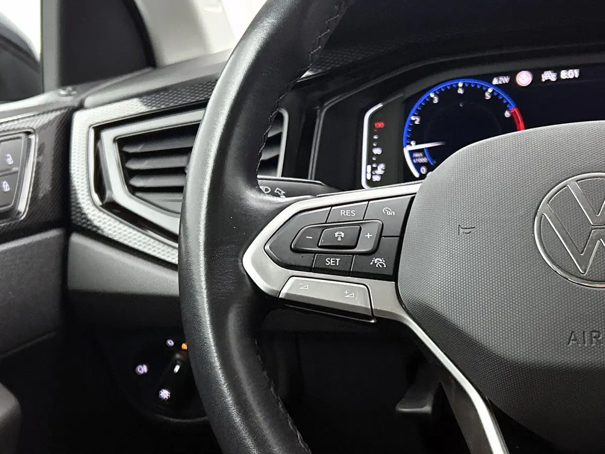 1.0 TSI Life Business 95 PK | Airco | Navigatie | Stoelverwarming | Adaptive Cruise Control | Lane Assist | Parkeersensoren | Lichtmetalenvelgen |