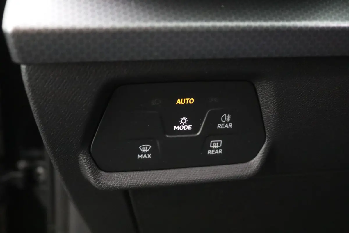 1.0 TSI Style*LED*ECC*KEYLESS*CRUISE*CARPLAY*