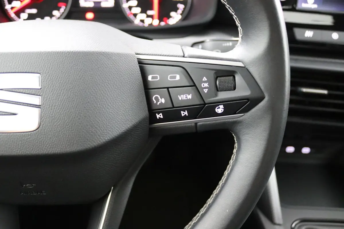 1.0 TSI Style*LED*ECC*KEYLESS*CRUISE*CARPLAY*