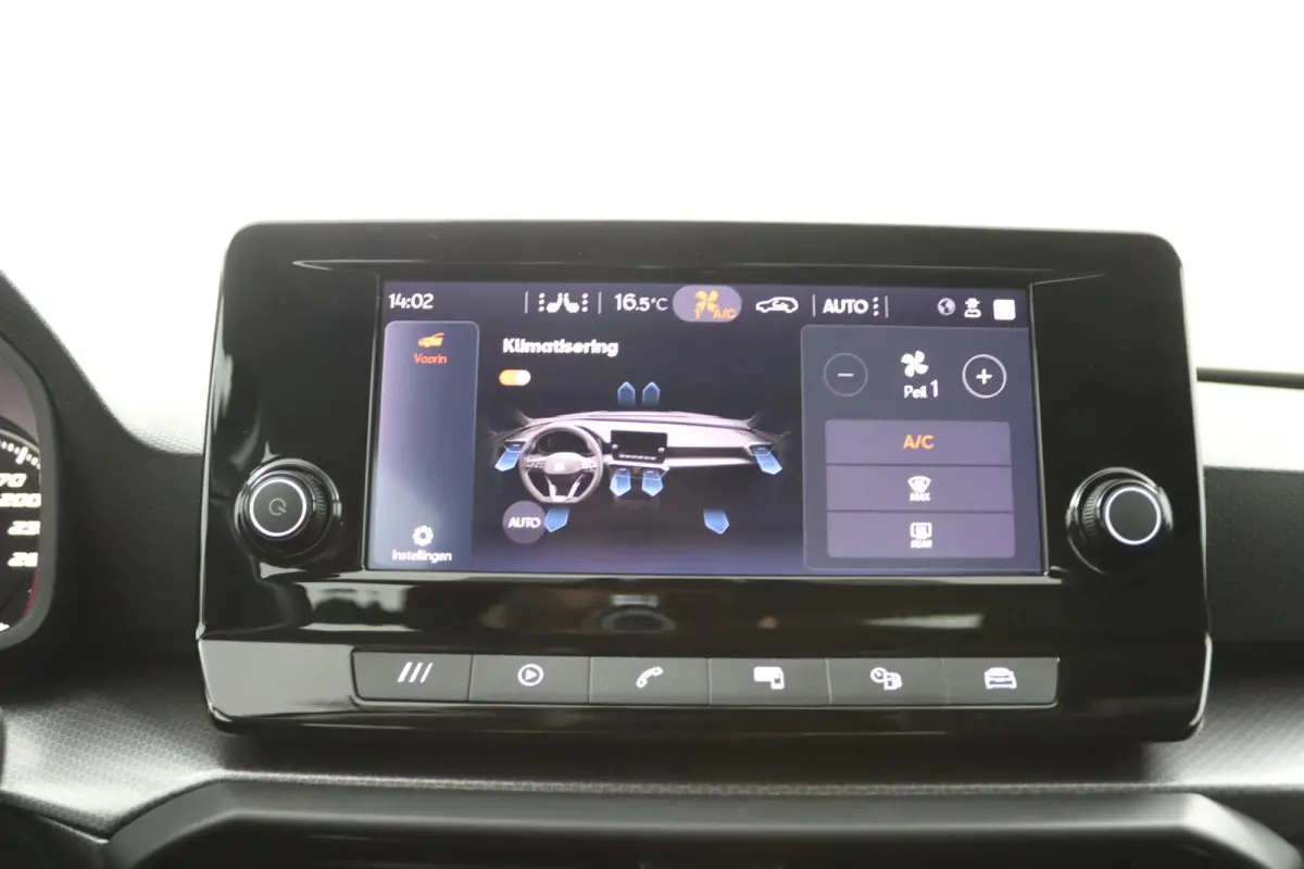 1.0 TSI Style*LED*ECC*KEYLESS*CRUISE*CARPLAY*