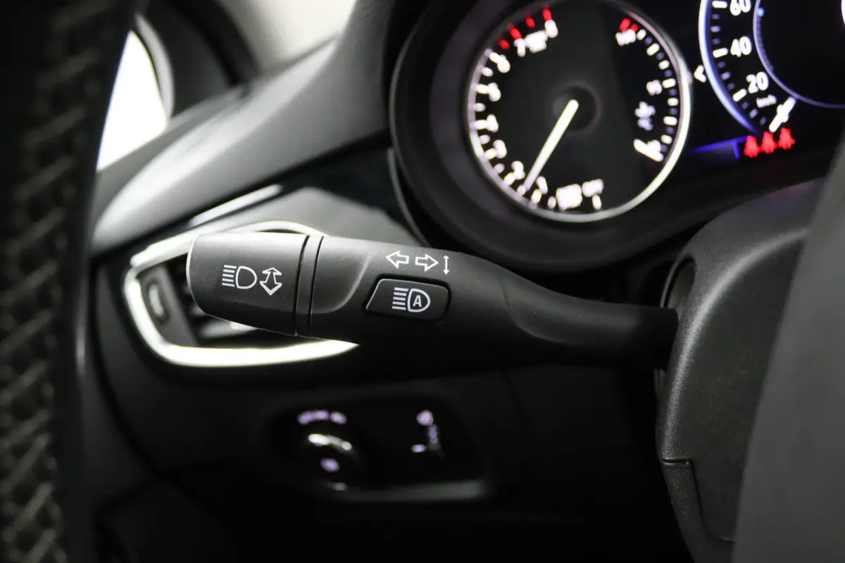 1.2*NAVI*ECC*CAM*CRUISE*HAAK*TEL*LED*
