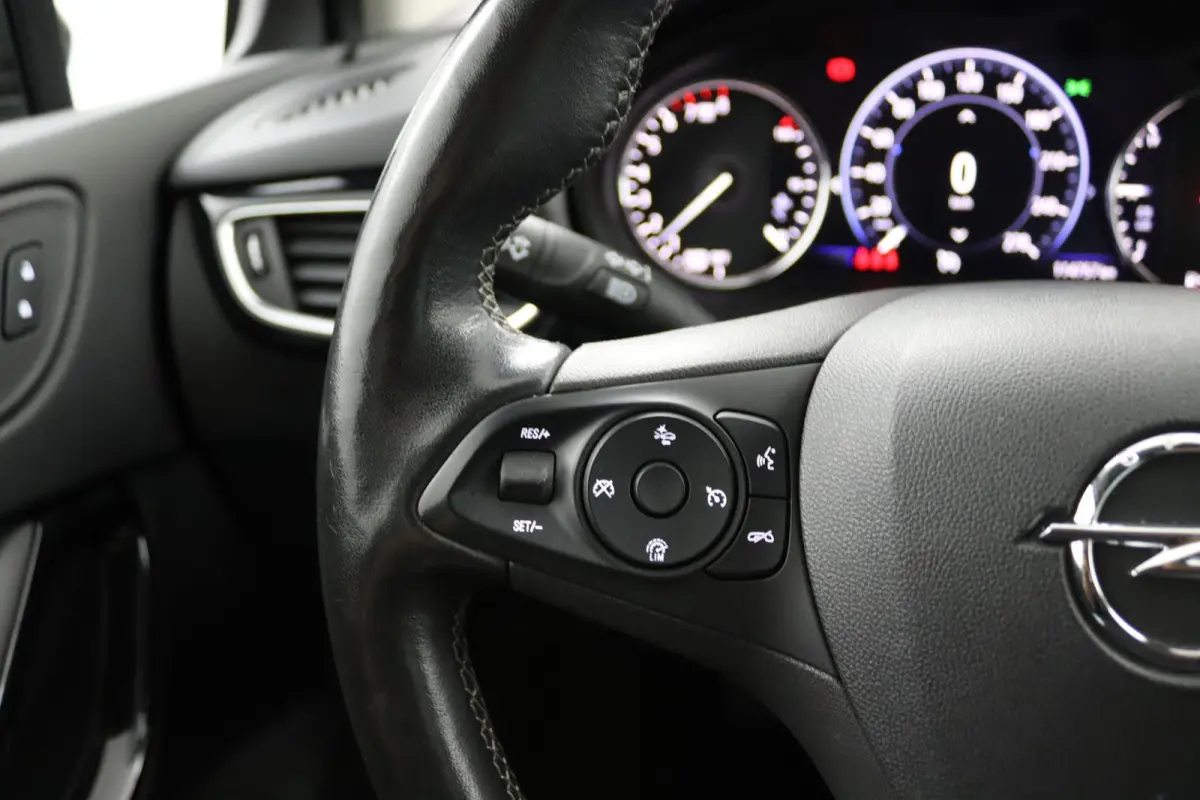 1.2*NAVI*ECC*CAM*CRUISE*HAAK*TEL*LED*
