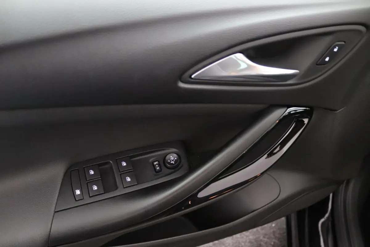 1.2*NAVI*ECC*CAM*CRUISE*HAAK*TEL*LED*