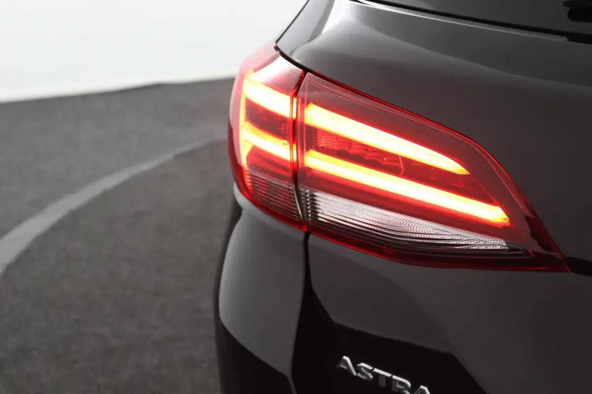 1.2*NAVI*ECC*CAM*CRUISE*HAAK*TEL*LED*