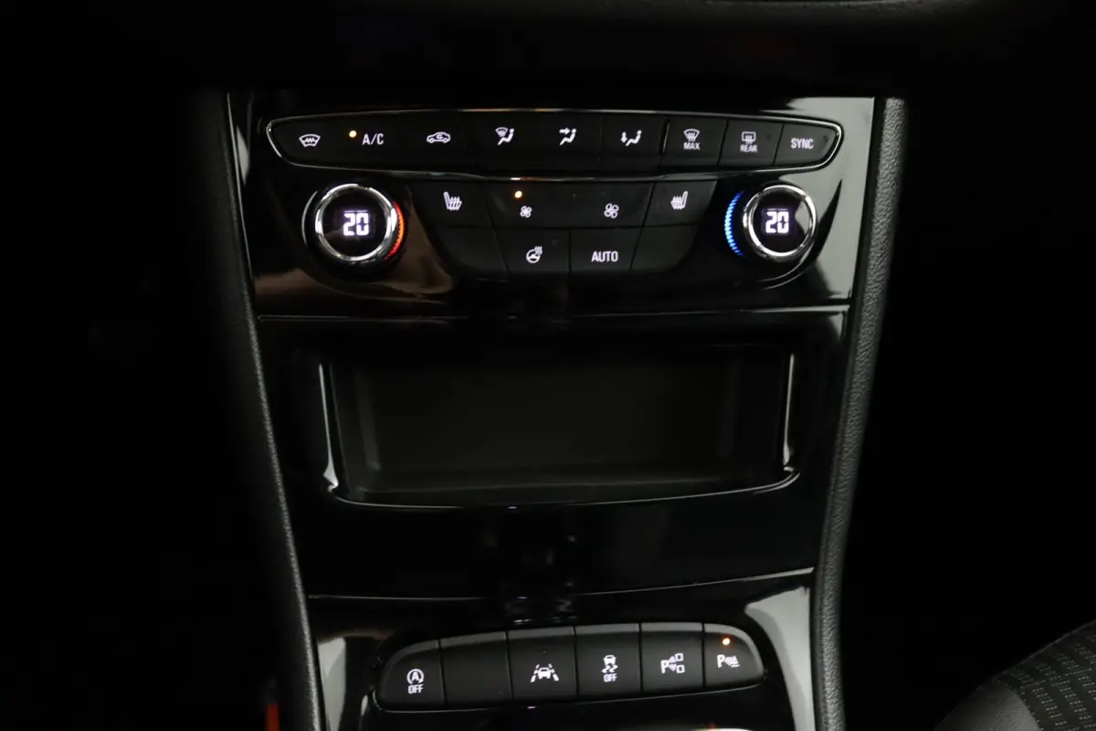 1.2*NAVI*ECC*CAM*CRUISE*HAAK*TEL*LED*
