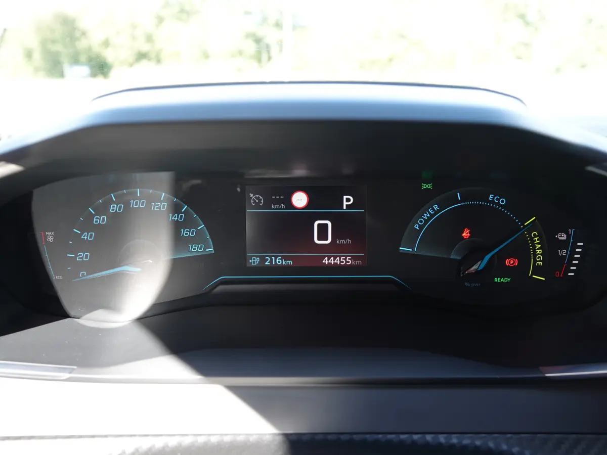 EV Blue Lease Active 50 kWh NAVI | LMV | PDC | CRUISE| AIRCO