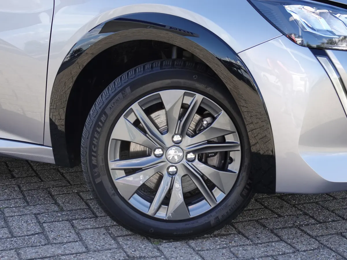 EV Blue Lease Active 50 kWh NAVI | LMV | PDC | CRUISE| AIRCO