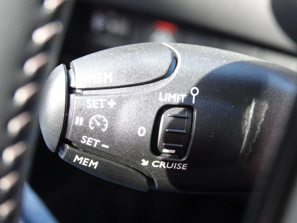 EV Blue Lease Active 50 kWh NAVI | LMV | PDC | CRUISE| AIRCO