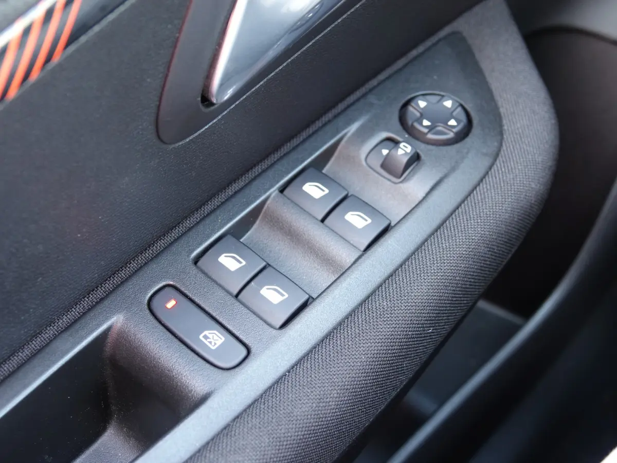 EV Blue Lease Active 50 kWh NAVI | LMV | PDC | CRUISE| AIRCO