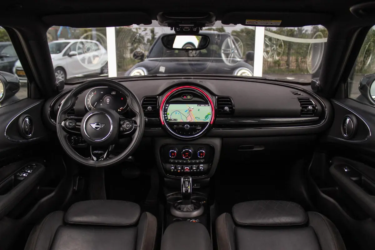 1.5 Cooper Richmond Park Edition | 1e eigenaar | Dealer onderhouden | Apple Carplay | Harman kardon | DAB | Keyless entry | Panoramadak | Sportstoelen | LED | PDC