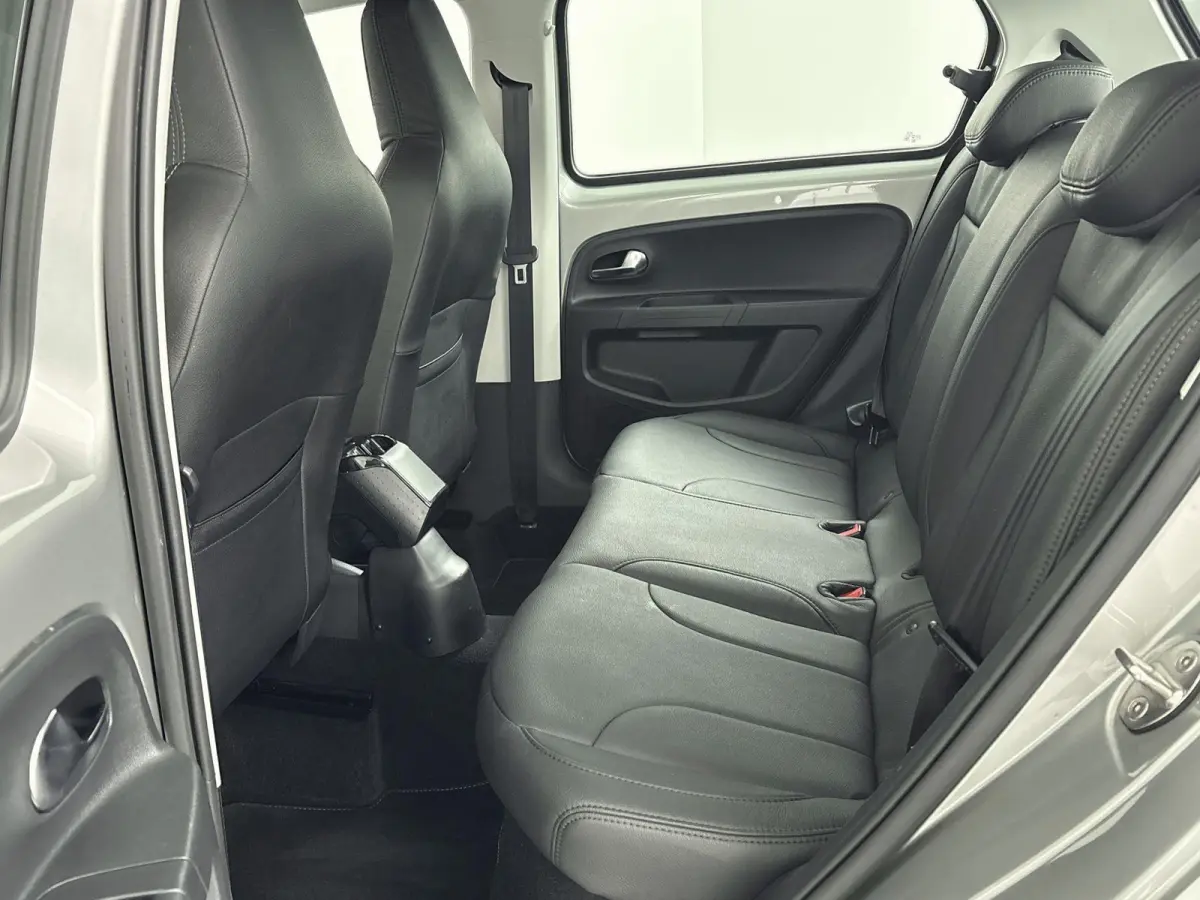 Up! 1.0 TSI BMT high up! | 90 PK | 5-deurs | Origineel Nederlands Voertuig | Lederen bekleding | Stoelverwarming | Cruise Control | Airco