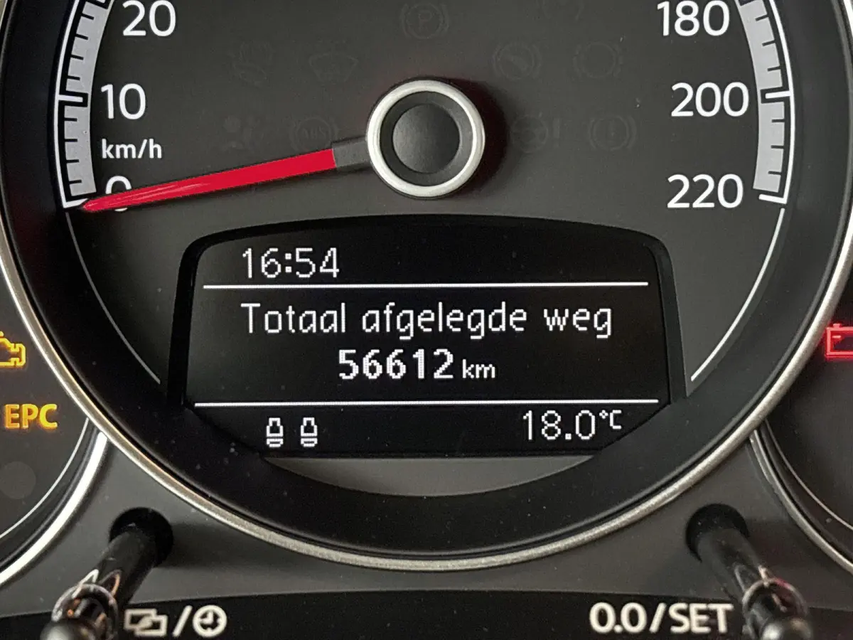 Up! 1.0 TSI BMT high up! | 90 PK | 5-deurs | Origineel Nederlands Voertuig | Lederen bekleding | Stoelverwarming | Cruise Control | Airco