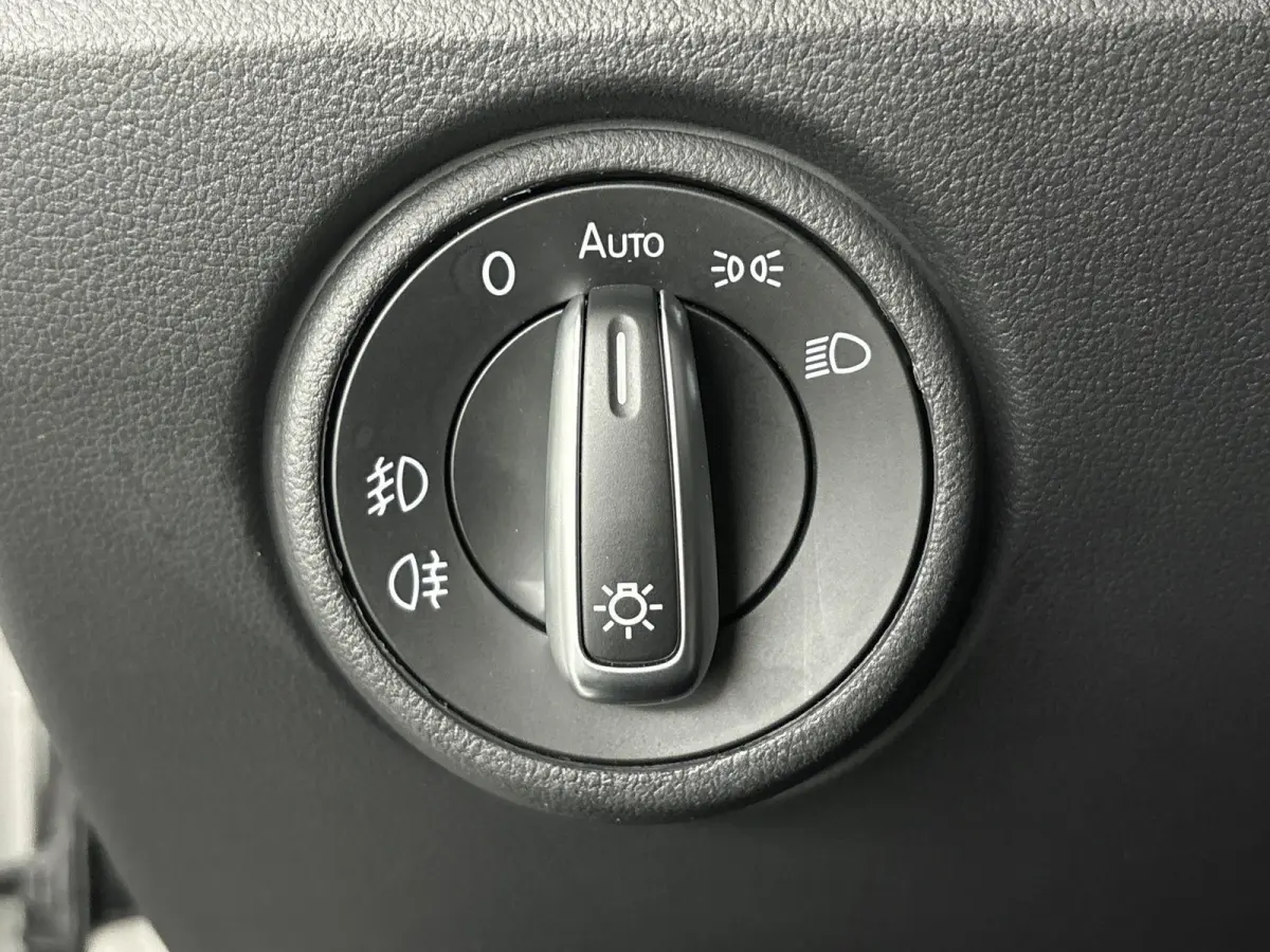 Up! 1.0 TSI BMT high up! | 90 PK | 5-deurs | Origineel Nederlands Voertuig | Lederen bekleding | Stoelverwarming | Cruise Control | Airco
