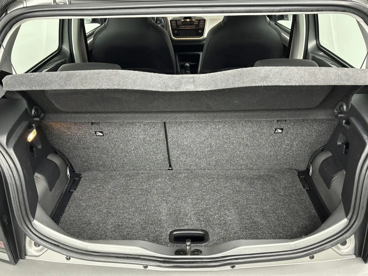 Up! 1.0 TSI BMT high up! | 90 PK | 5-deurs | Origineel Nederlands Voertuig | Lederen bekleding | Stoelverwarming | Cruise Control | Airco