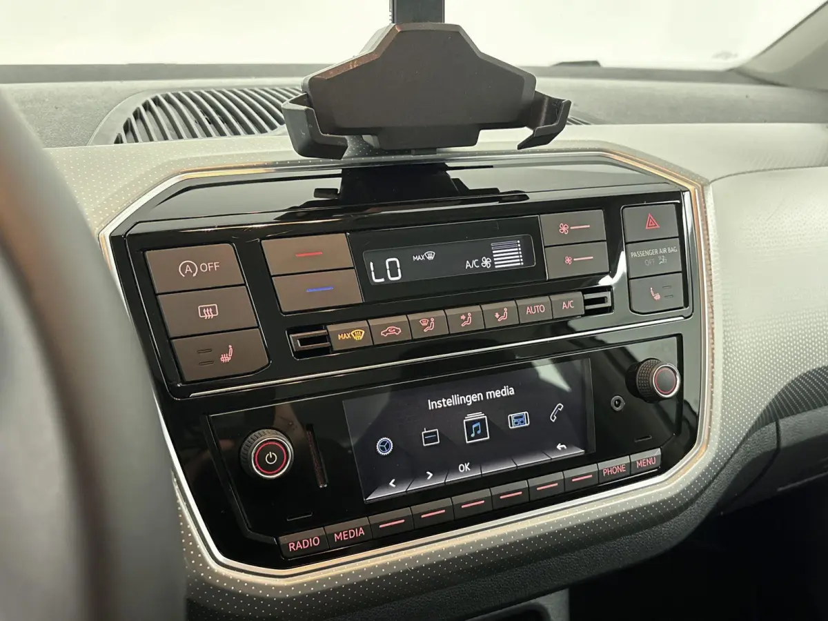 Up! 1.0 TSI BMT high up! | 90 PK | 5-deurs | Origineel Nederlands Voertuig | Lederen bekleding | Stoelverwarming | Cruise Control | Airco