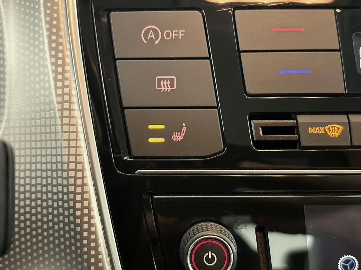Up! 1.0 TSI BMT high up! | 90 PK | 5-deurs | Origineel Nederlands Voertuig | Lederen bekleding | Stoelverwarming | Cruise Control | Airco