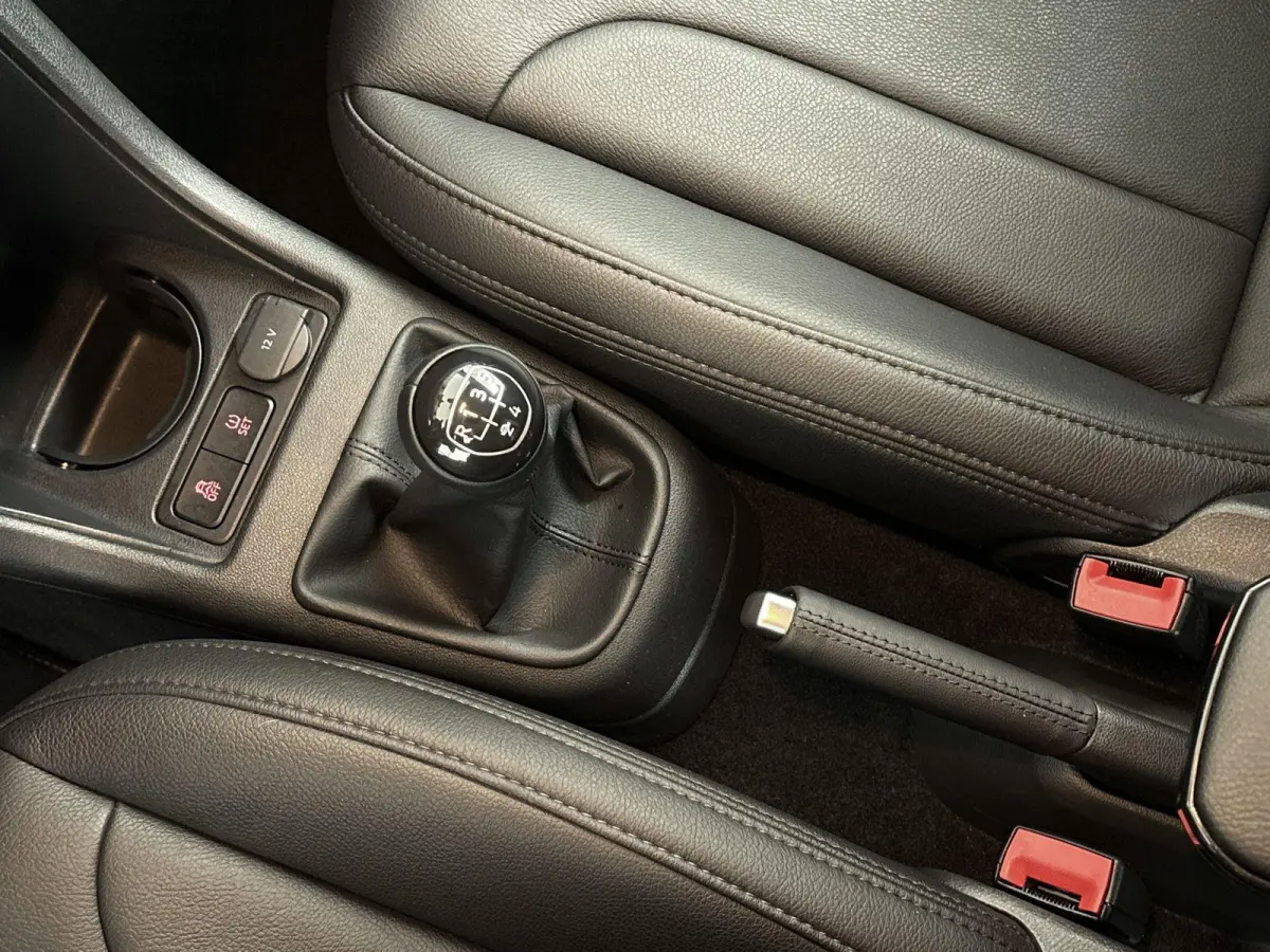 Up! 1.0 TSI BMT high up! | 90 PK | 5-deurs | Origineel Nederlands Voertuig | Lederen bekleding | Stoelverwarming | Cruise Control | Airco